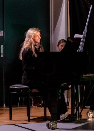 billede af klaverelev fra balletforestillingen Peter og Ulven